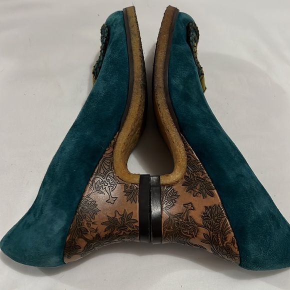 Audley London Turquoise Suede Tooled Leather Heels - Picture 5 of 9